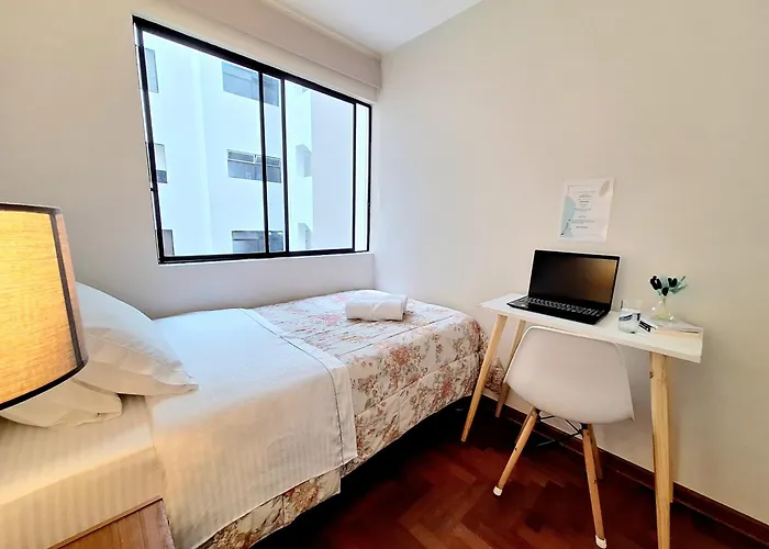 Habitacion Bano Compartido Dentro De Un Departamento