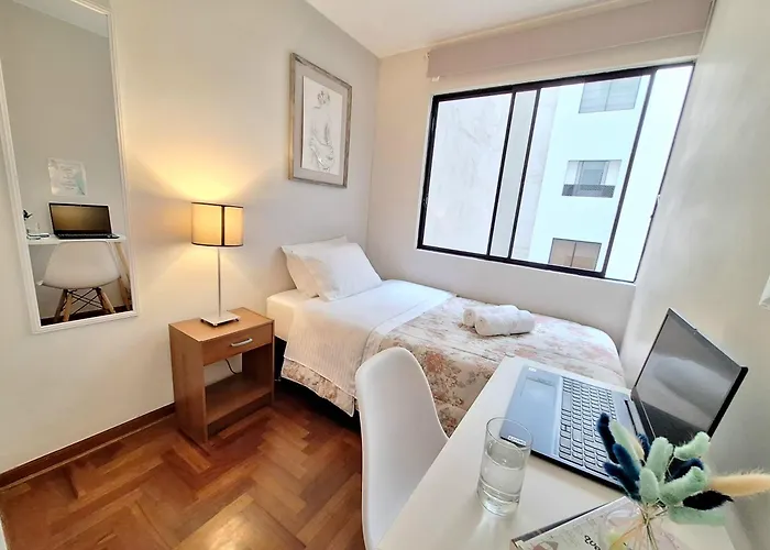 Habitacion Bano Compartido Dentro De Un Departamento