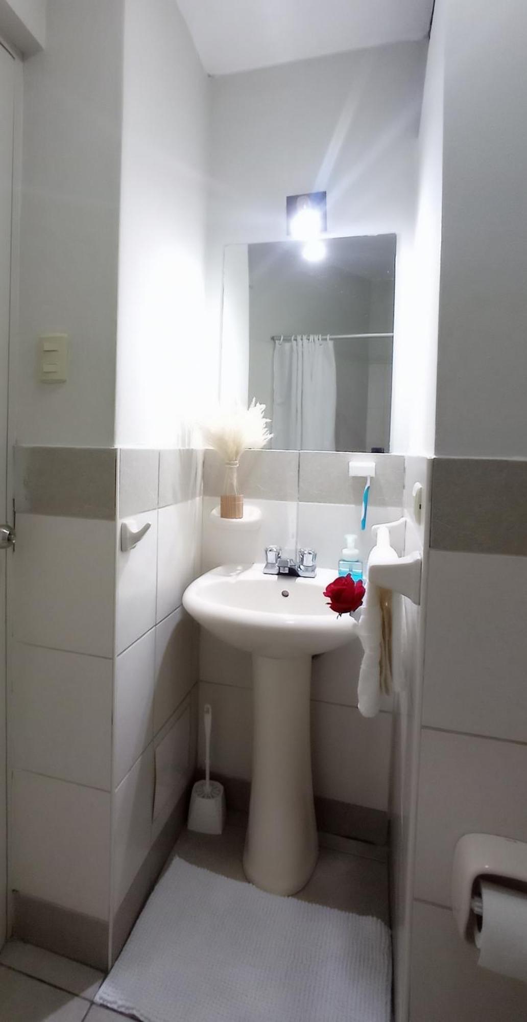 Bano Compartido Dentro De Un Departamento *