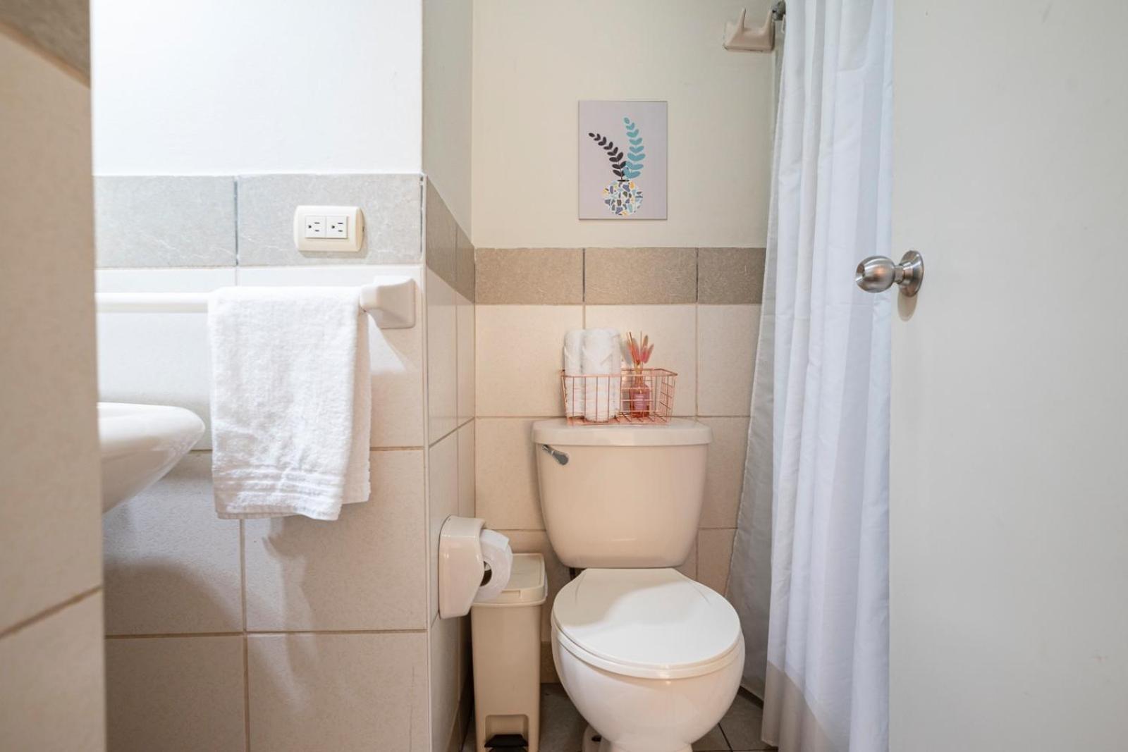 Bano Compartido Dentro De Un Departamento Lima