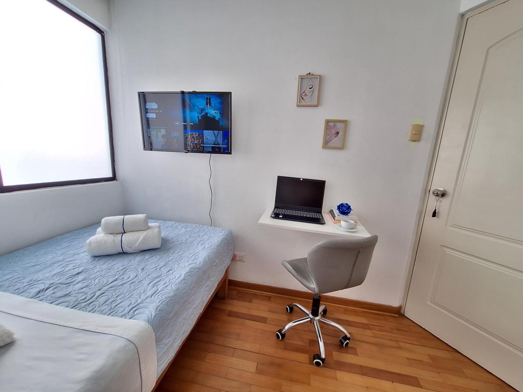 Bano Compartido Dentro De Un Departamento Lima