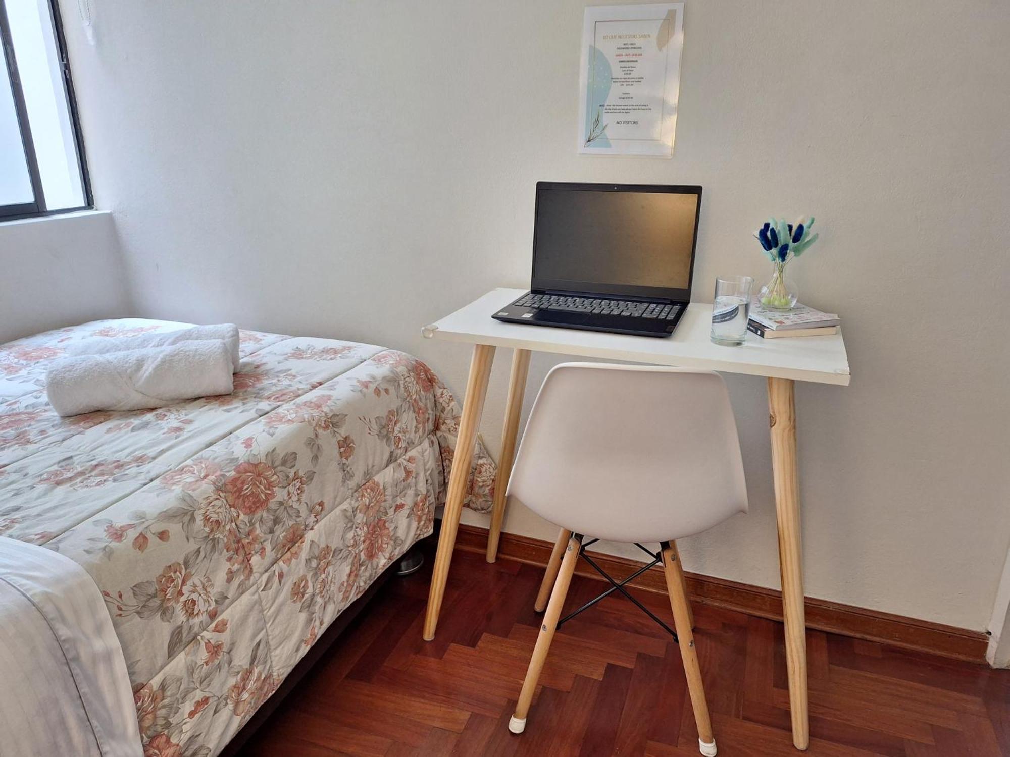 Apartment Bano Compartido Dentro De Un Departamento
