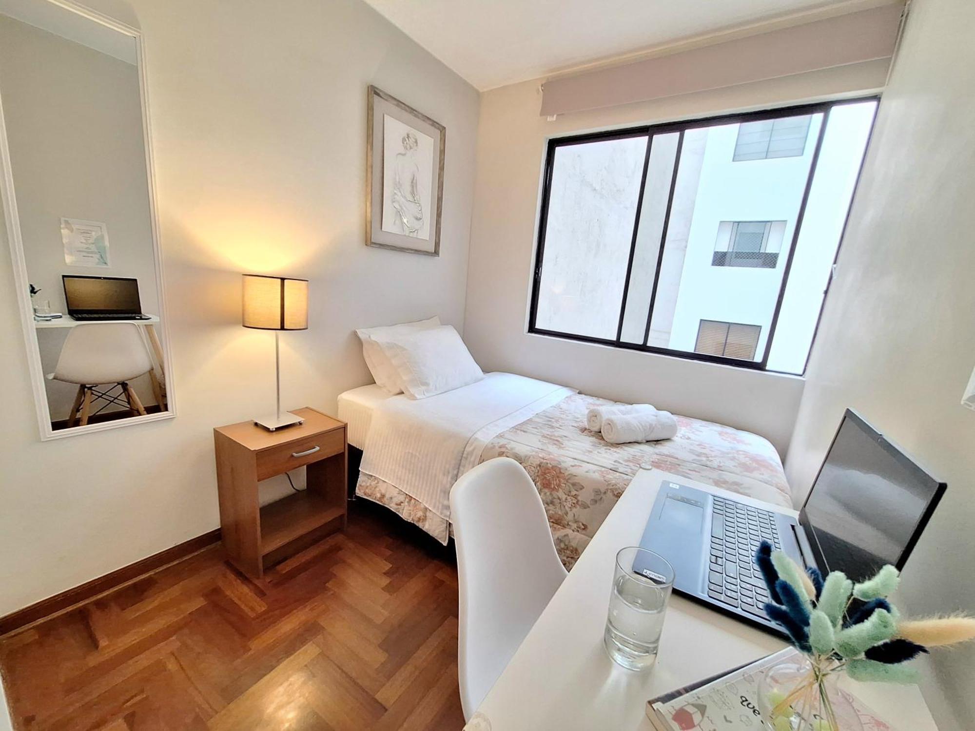 Apartment Bano Compartido Dentro De Un Departamento